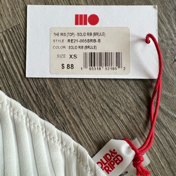 Solid & Striped The Iris (top)
Solid Rib (brule) in White - Picture 5 of 6